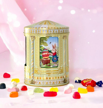 Bild av elegant plåtburk med påskmotiv och speldosa