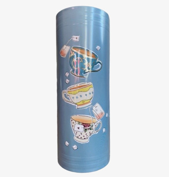 Bild av cylinderformad burk med tekoppsmotiv och detaljer