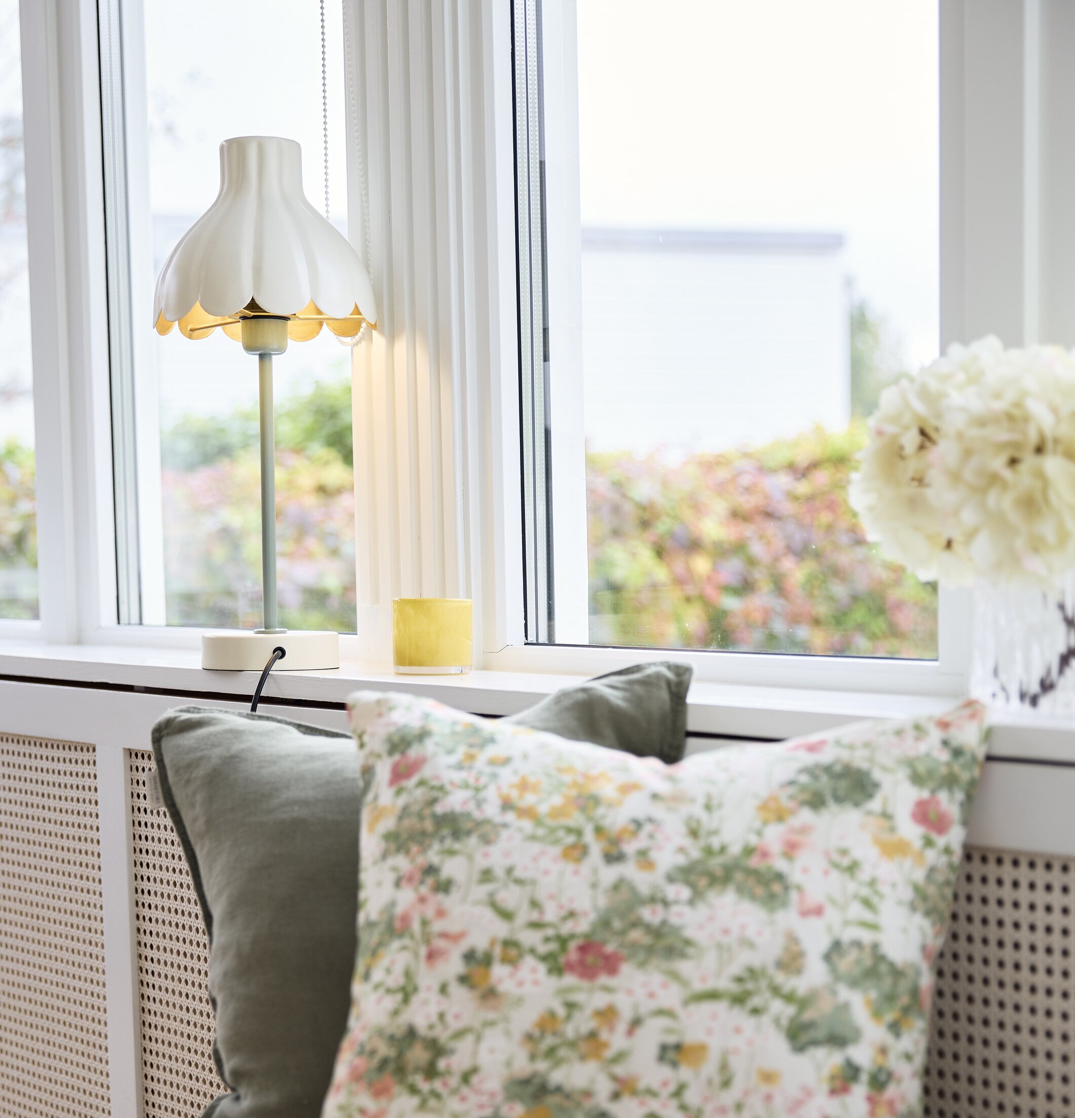 Wera Bordslampa Offwhite/Grön PR Home Lampor Taklampor Golvlampor Bordslampor LED-lampor Ledlampor Fönsterlampor Ljusslingor för dekoration