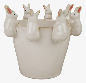 Bild av elegant vit kruka med lekfulla kaninfigurer