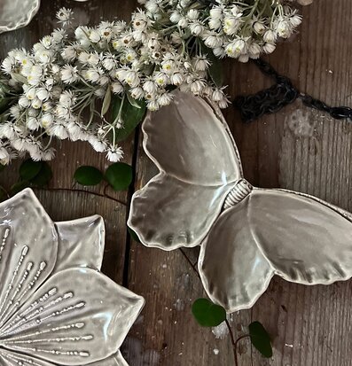 Fjärilsfat Garden Liten Grå Mitt & Ditt Underbara Liv Övrig prydnad/dekoration för inredning innemiljö utemiljö