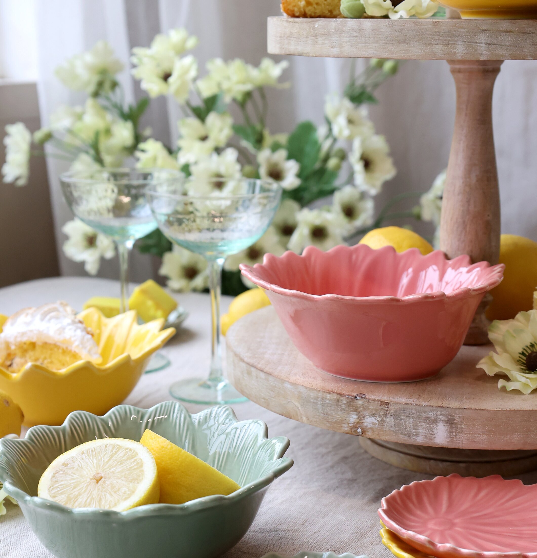 Bild av inbjudande och färgstark inredningsdukning