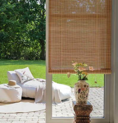 Bild av harmonisk inredning med bambu och naturinslag