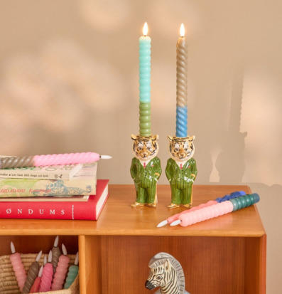 Bild av lekfull inredning med fantasifulla ljusstakar