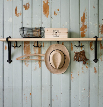 Bild av stilren inredning med rustik och nordisk design