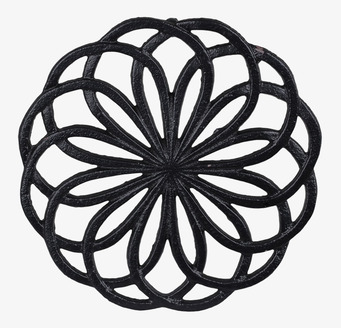 Bild av grytunderlägg i gjutjärn med blomliknande mönster