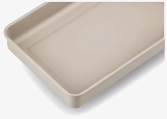 Bild av rektangulär plåtburk i diskret beige nyans