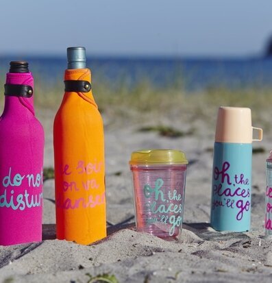 Termos 0.35l från Rice vid en färgglad och somrig strand