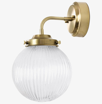 Bild av elegant badrumslampa med mässingsdetaljer