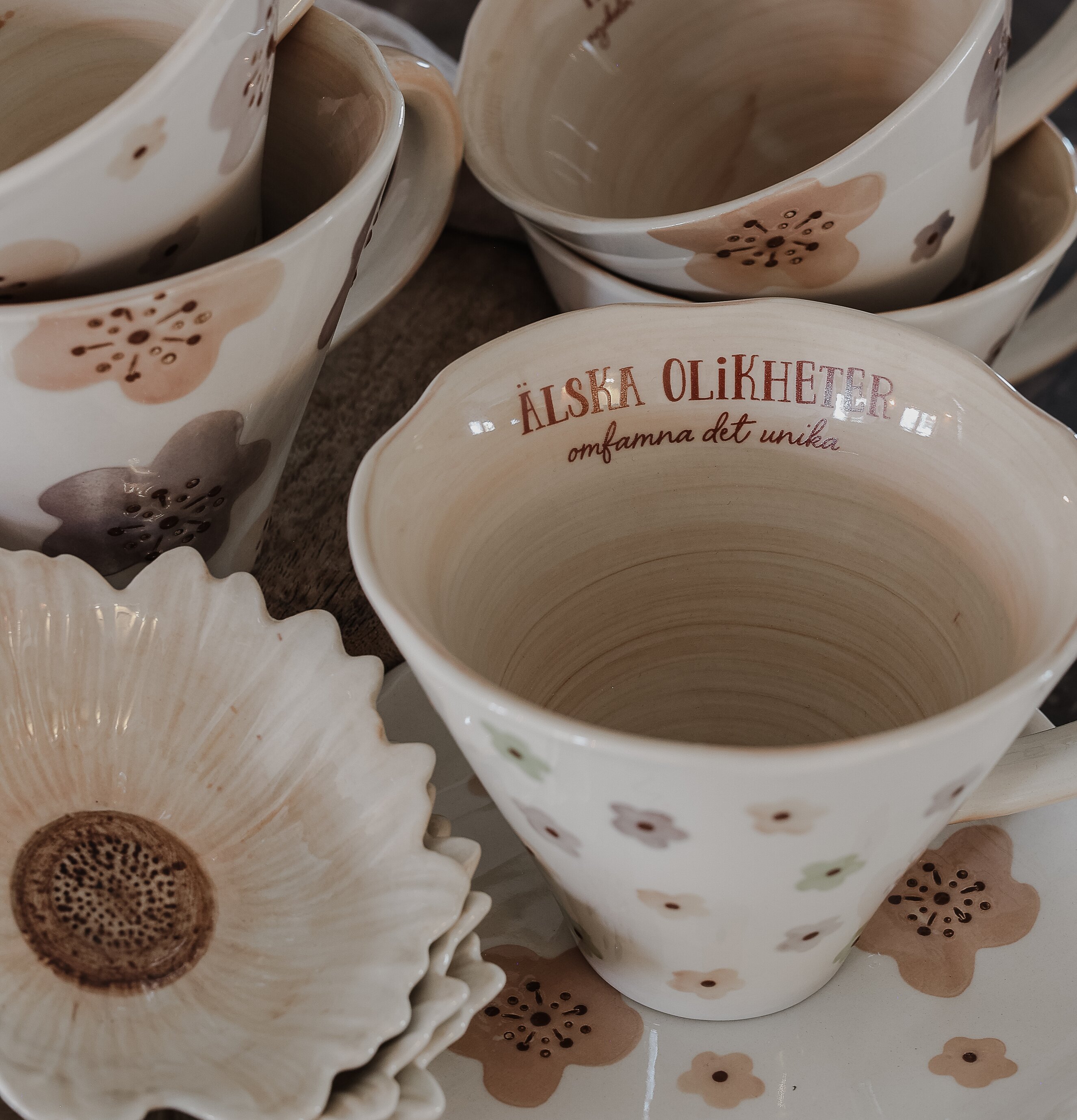 Mugg Acceptans Inre Harmoni - Majas Cottage Älska Olikheter Muggar/koppar i porslin, keramik, papper eller biologiskt