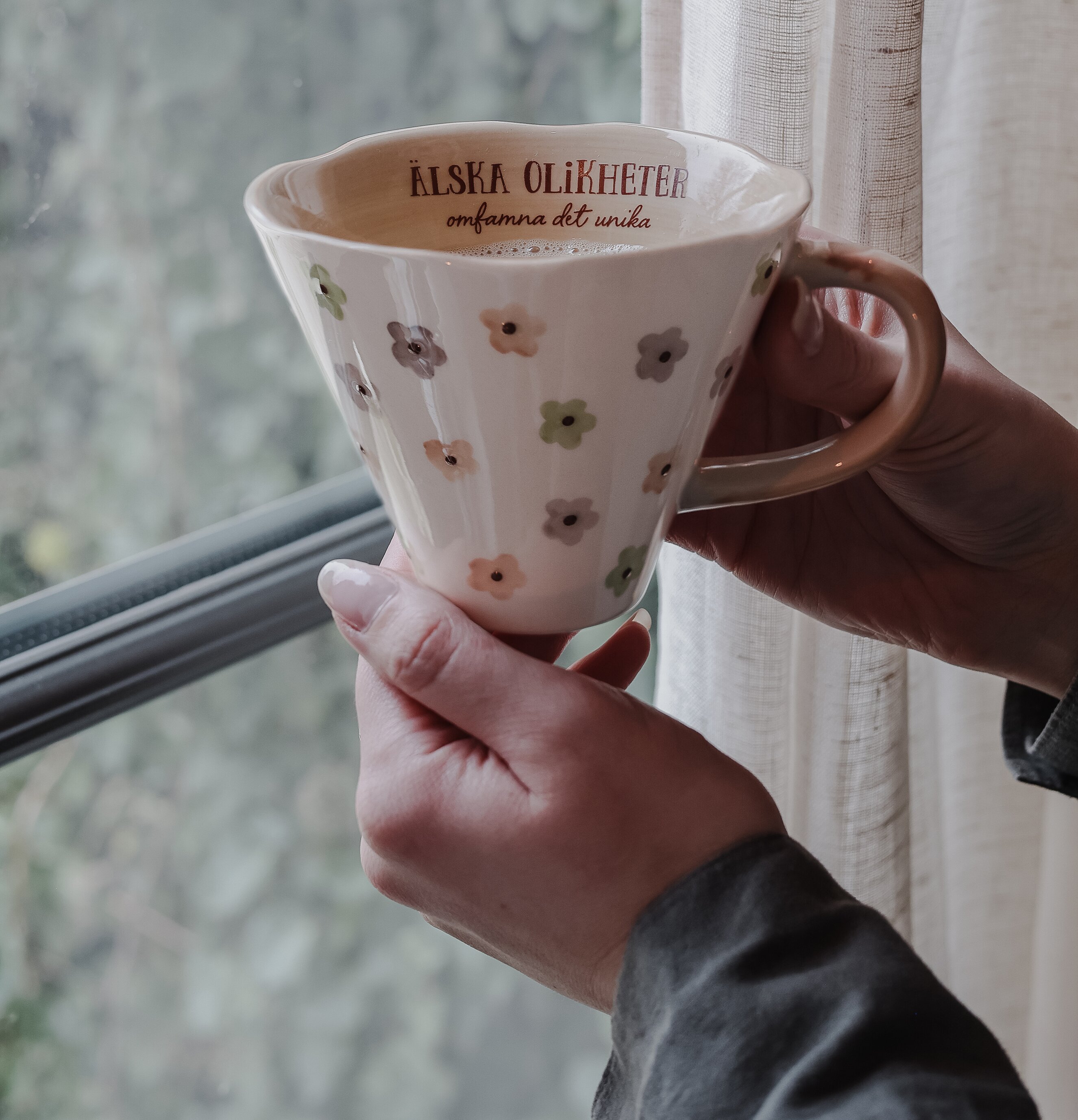 Mugg Älska Olikheter - Majas Cottage Muggar/koppar i porslin, keramik, papper eller biologiskt material organiskt ekologiskt