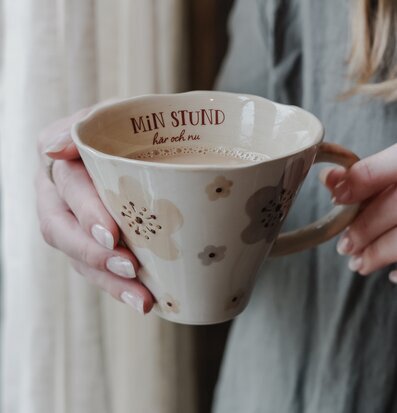 Bild av keramisk mugg för lugn och medveten närvaro