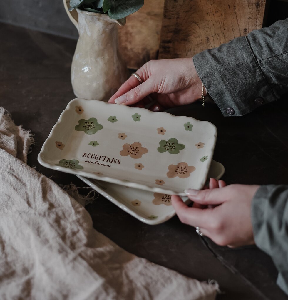 Fat Acceptans inre harmoni - Majas Cottage Tallrikar Djupa tallrikar (ej skål) Desserttallrikar Assietter Barntallrikar Picknicktallrikar