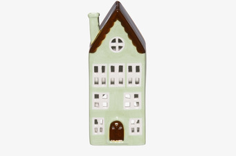 Bild av stilfull ljuslykta formad som ett charmigt hus