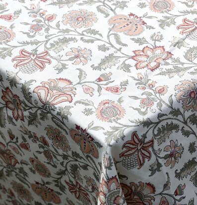 Bild av tidlös bordsduk med charmigt blomsterprint