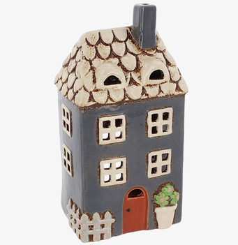 Bild av charmig ljuslykta som skapar hemtrevlig känsla