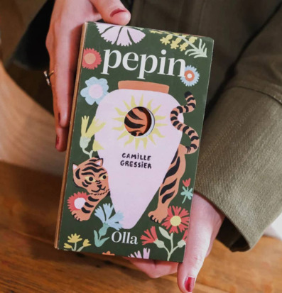 Bild av dekorativ förpackning med livfullt mönster