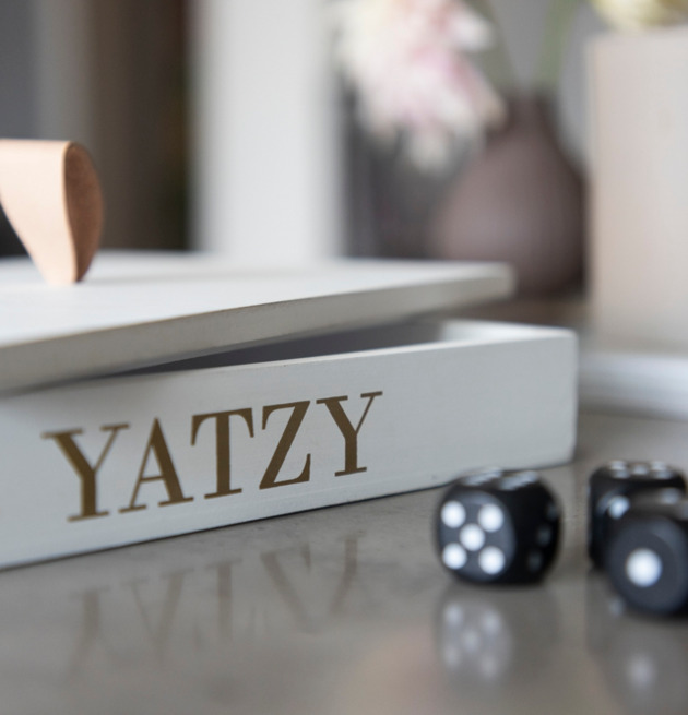 Yatzy Inkl Block/Tärningar Vit/Guld Different Design Brädspel Tre I Rad