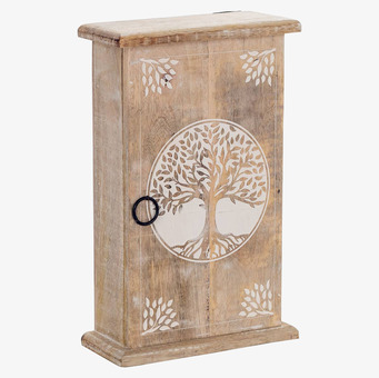 Bild av nyckelskåp i trä med utskuret livsträdsmotiv