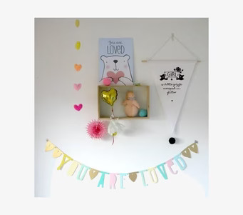 Banner Basics Gold från A Little Lovely Company på vit vägg