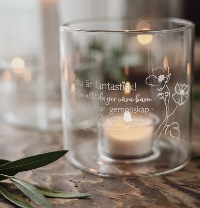 Bild av glaslykta med varm känsla och omtanke i inredning