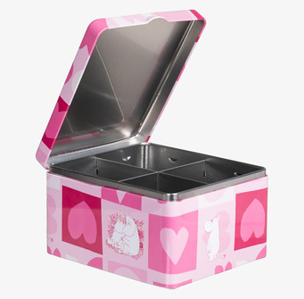 Bild på fyrkantig plåtburk med fack i rosa och vitt motiv