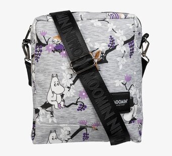 Bild på axelväska med lekfullt motiv av träd och figurer