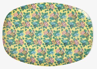 Bild av färgstark rektangulär tallrik med blommigt mönster