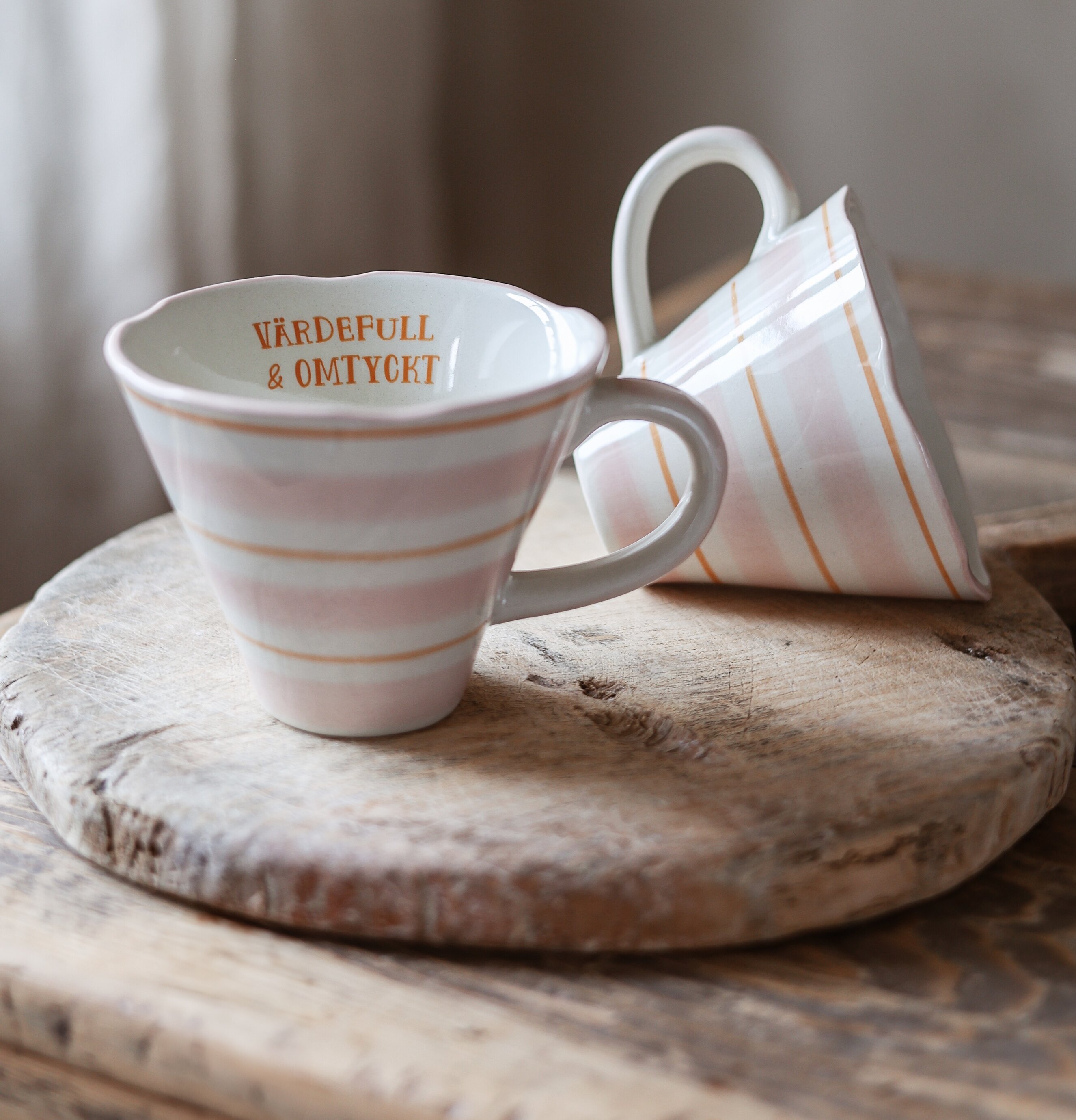 Mugg - Värdefull & Omtyckt Majas Cottage Muggar/koppar i porslin, keramik, papper eller biologiskt material organiskt