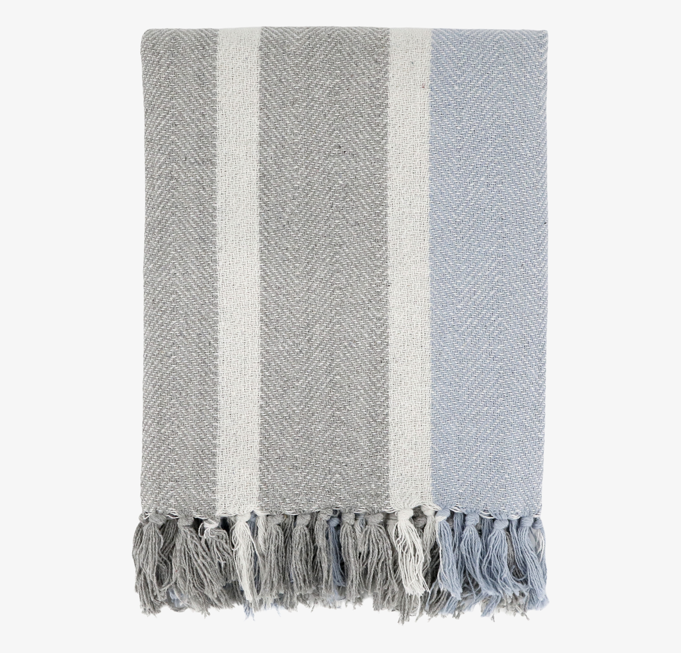 Bild på pläd i grått, blått och vitt med sicksackmönster och fransar