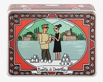 Bild på färgstark plåtburk för kaffekapslar med lekfull design