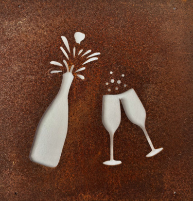 Bild av rustik skylt med champagne och glas i armeringsnät