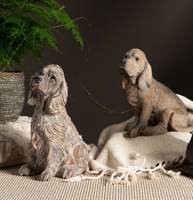 Bild: Tre cocker spaniel-figurer i harmonisk heminredning