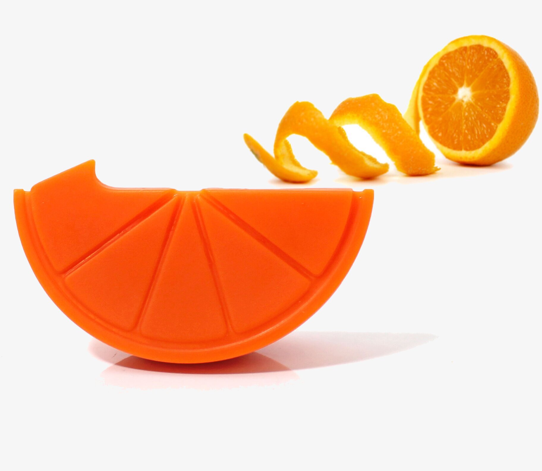 Fruktskalare Citrus från Suck UK skalar apelsin på vit yta