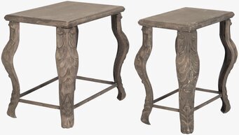 Bild av två metallbord med dekorativa ben och patinerad yta