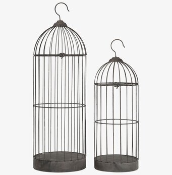 Bild på två dekorativa metallburar med industriell känsla