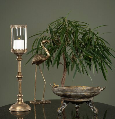 Bild: Harmonisk inredning med lyktor, fat och fågelfigur