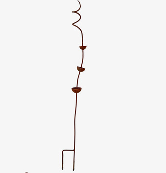 Bild av dekorativt trädgårdsstöd i rostig metall med skålar