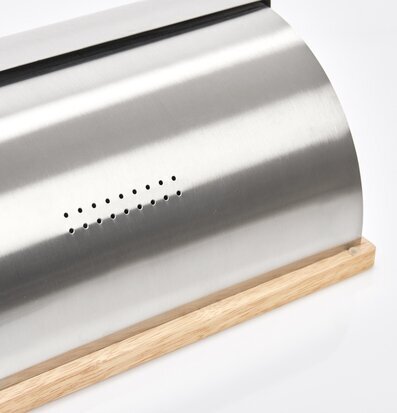 Bild på elegant brödbox i rostfritt stål och ljust trä