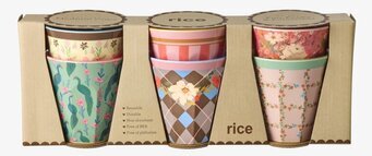 Bild på färgglada mellanstora muggar i sexpack med mönster