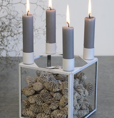 Glasbox Ljuslykta Vit Large från IB Laursen med kottar