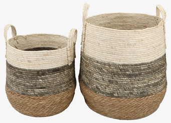 Bild: Två handgjorda förvaringskorgar i naturmaterial