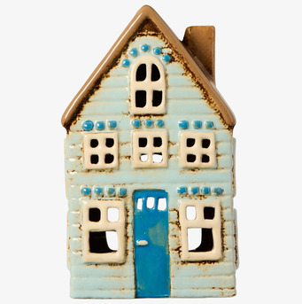 Bild av dekorativ ljuslykta i form av blått keramikhus