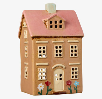 Bild av dekorativ ljuslykta som keramikhus med blommor