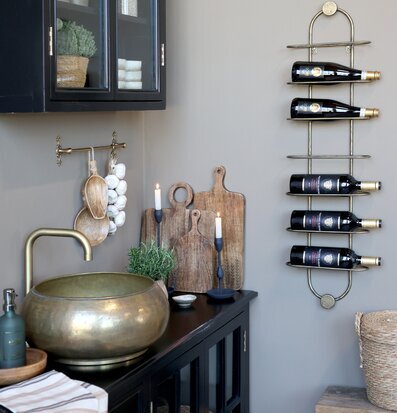 Bild: Harmoniskt hörn med mässing, trä och naturnära toner