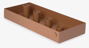 Bild på stilren brun ljusstake med fyra hållare och matt yta