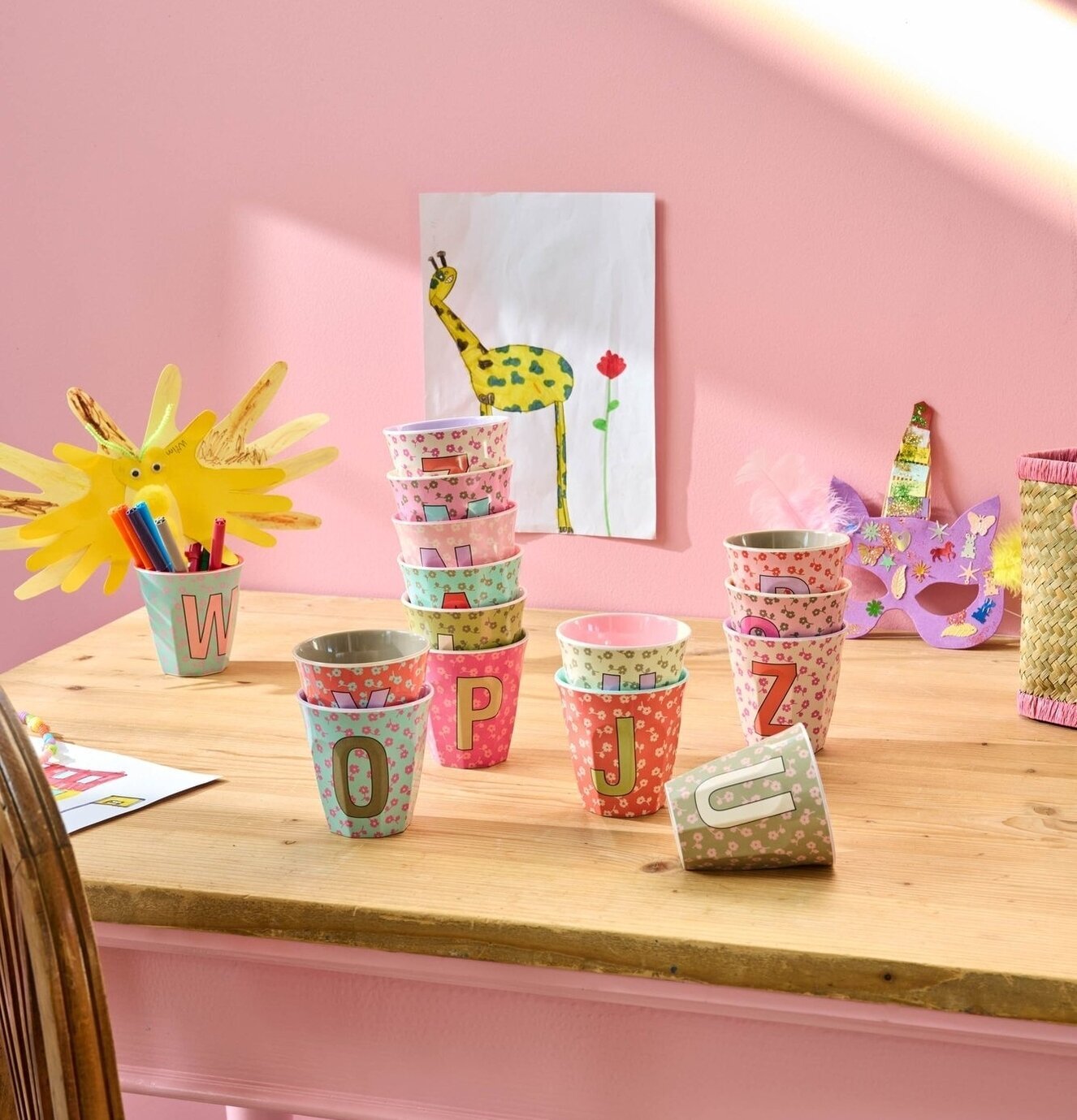 Melaminmugg Alphabet Flowers Rice Melaminmuggar Lattemuggar i melamin Melaminkoppar