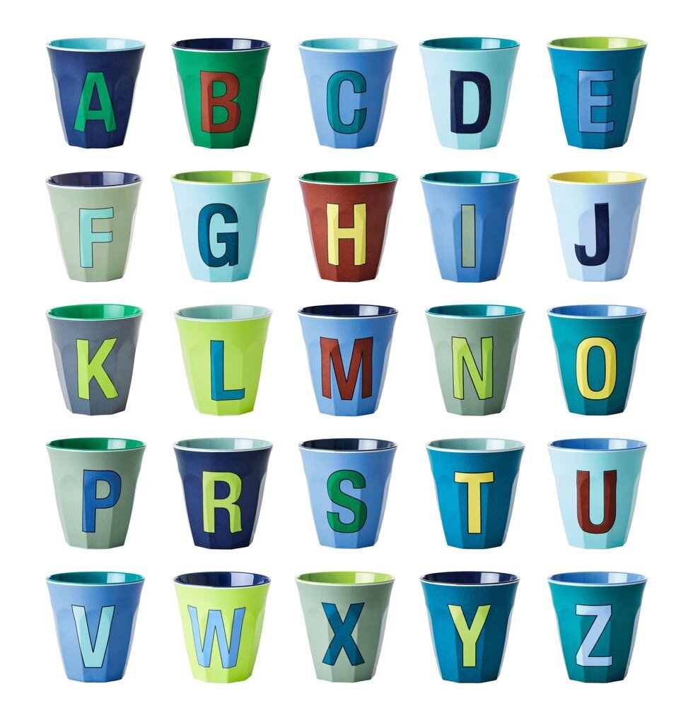 Mugg Alphabet Blue från Rice, färgglada muggar med bokstäver