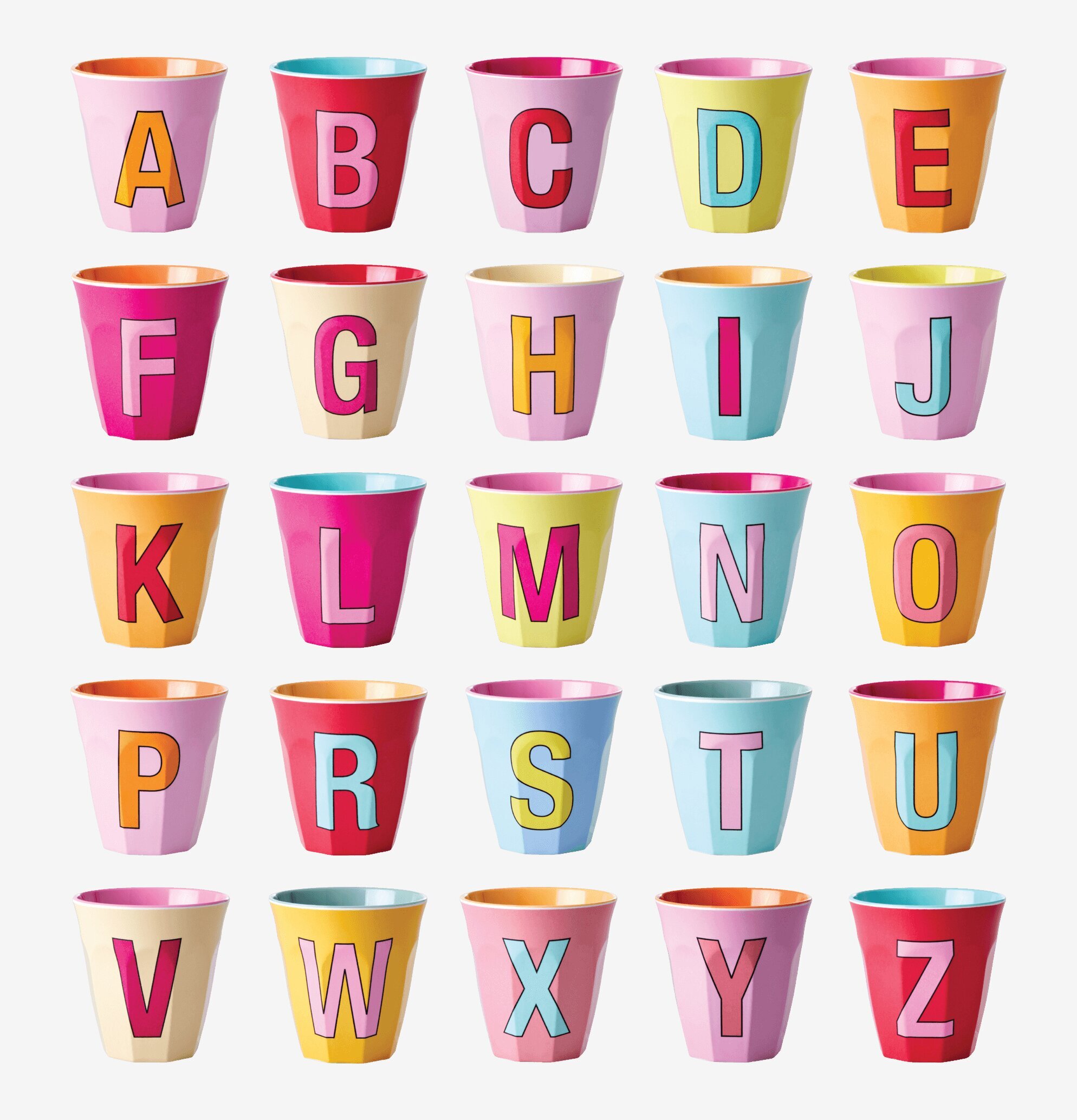 Mugg Alphabet Pink från Rice i rosa med färgglada bokstäver