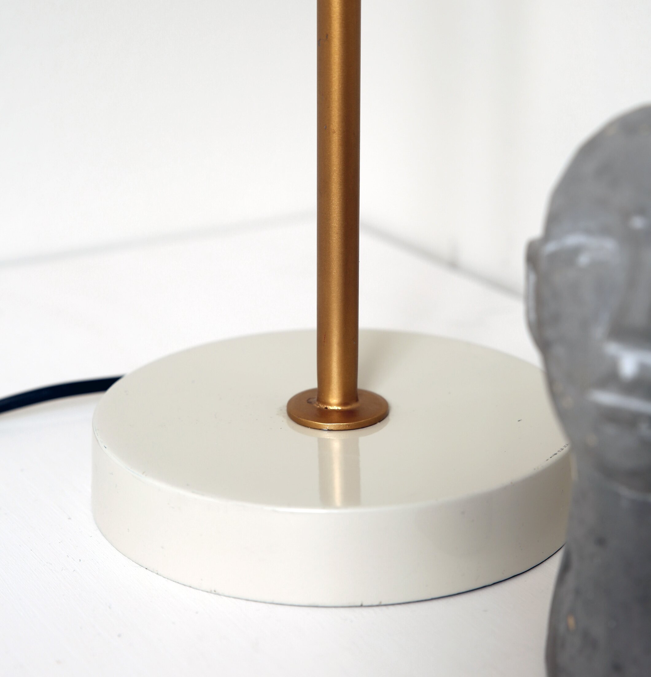 Wells Bordslampa Beige/Guld PR Home Lampor Taklampor Golvlampor Bordslampor LED-lampor Ledlampor Fönsterlampor Ljusslingor för dekoration